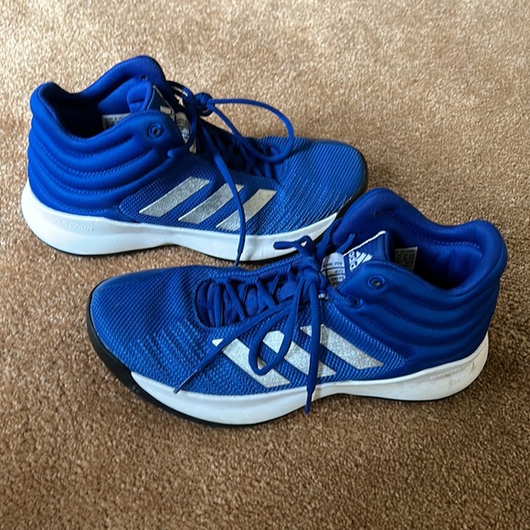 Adidas men’s basketball shoes size 8 - Picture 4 of 7